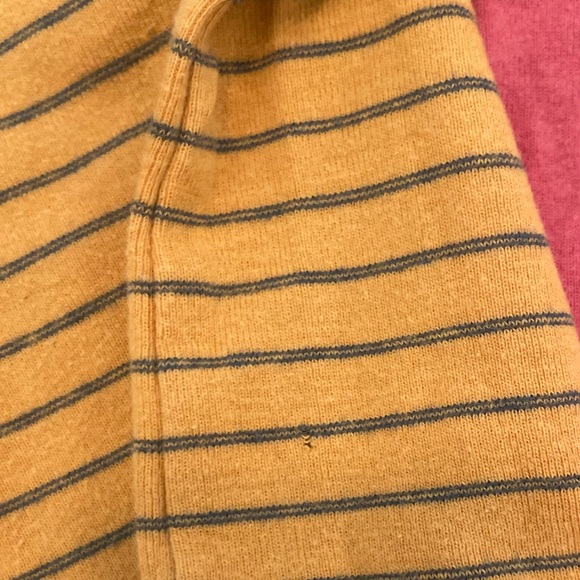 9 month onsies - Picture 4 of 7